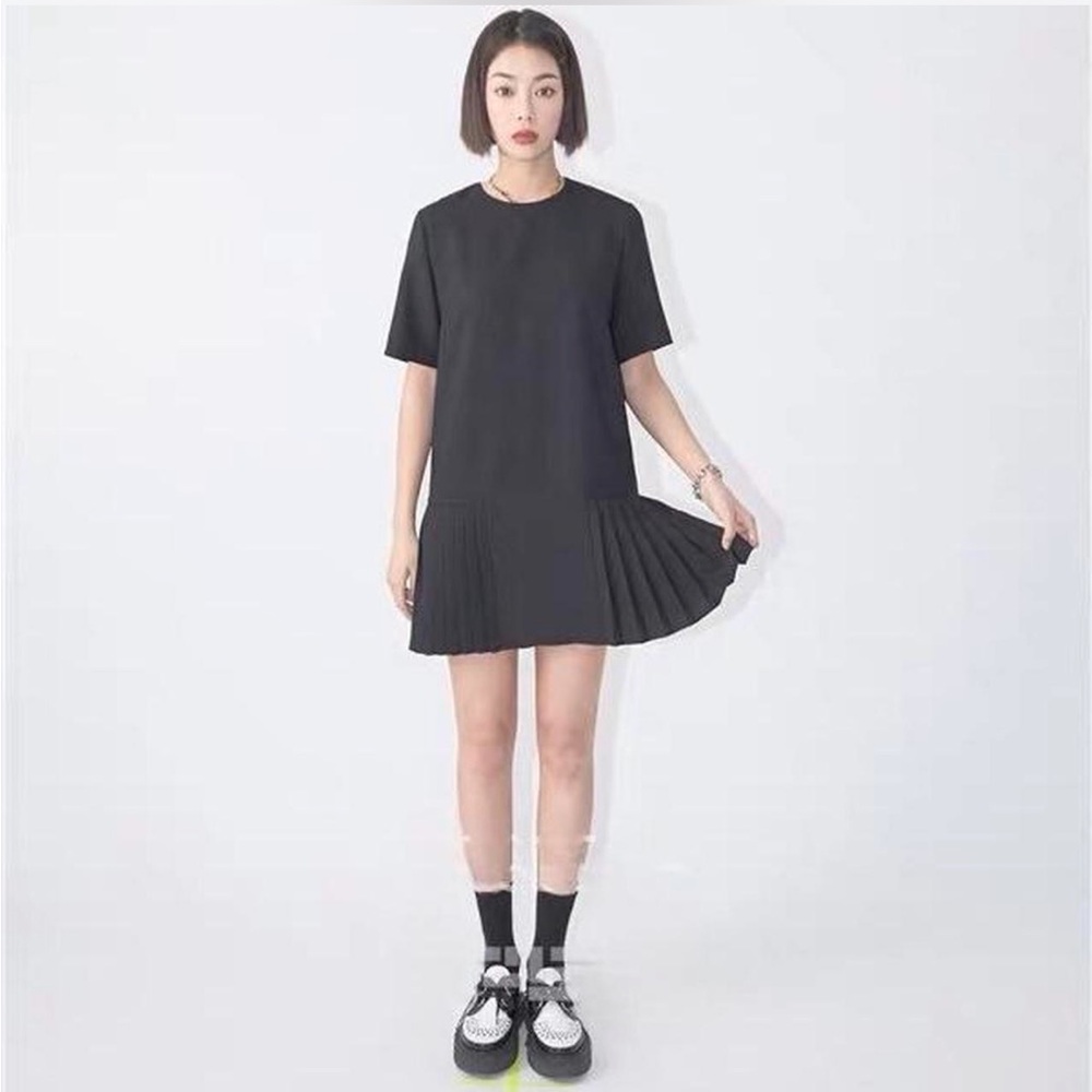 Elegant Black Pleated Dress